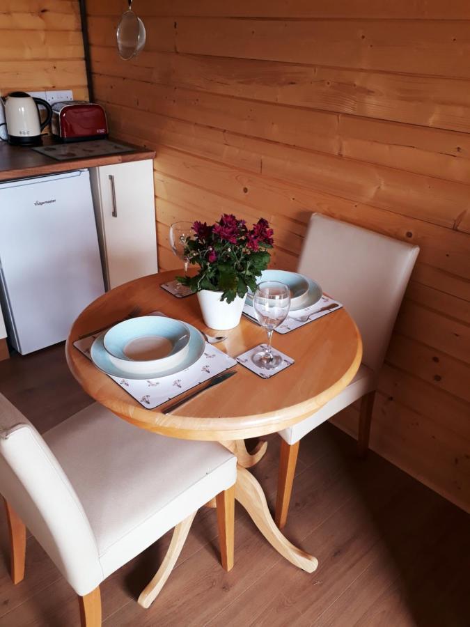 Country Bumpkin - Romantic Couples Stay In Oakhill Cabin Εξωτερικό φωτογραφία