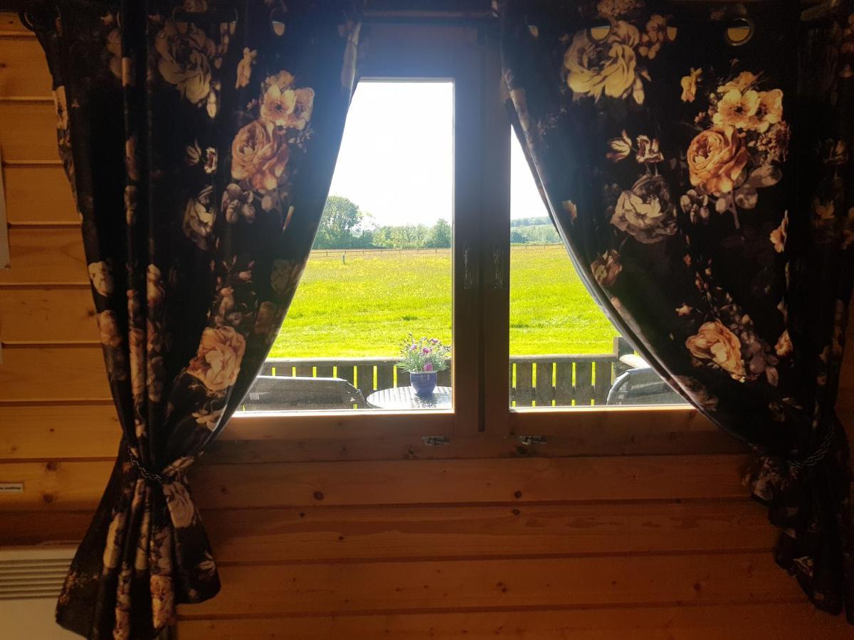 Country Bumpkin - Romantic Couples Stay In Oakhill Cabin Εξωτερικό φωτογραφία